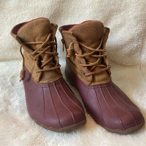 Sperry Size 9 Boots